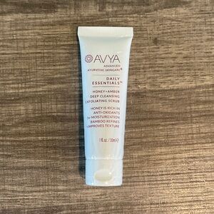 AVYA Honey Amber Deep Cleansing Exfoliating Scrub